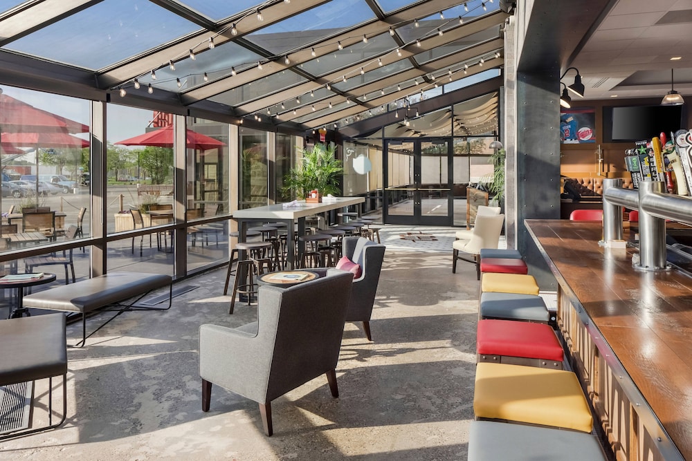 Delta Hotels Minneapolis Northeast 24/47