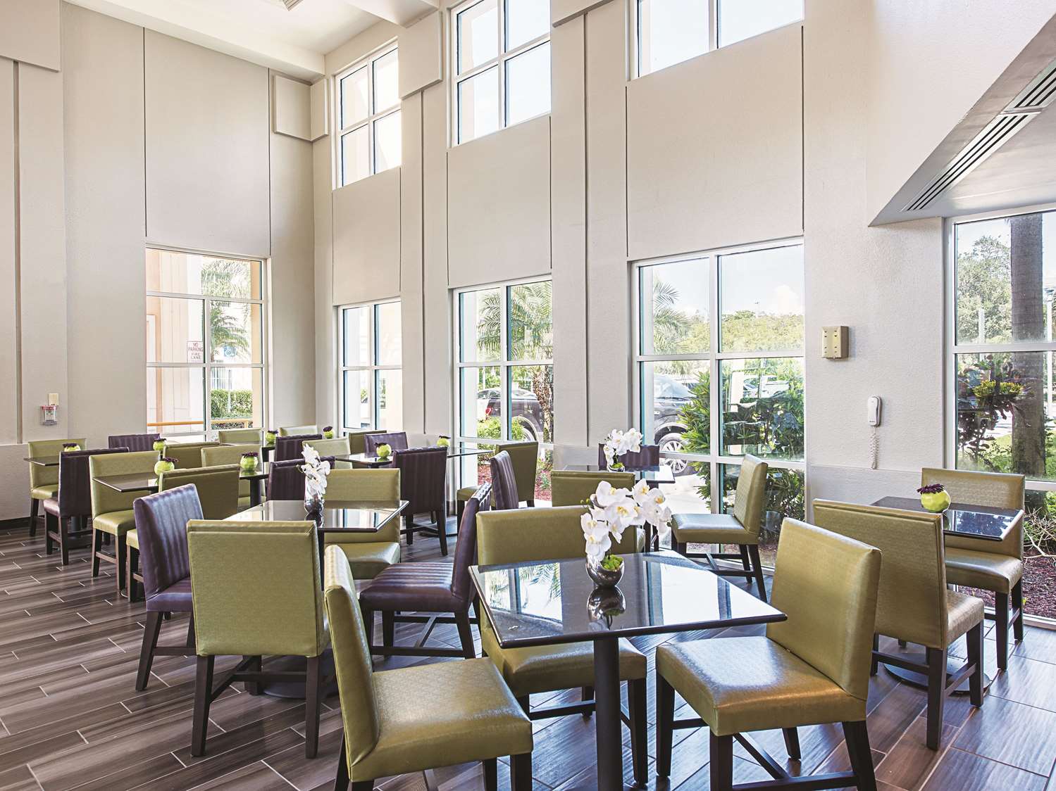 La Quinta Inn Suites Plantation Sw 6th Street 32/37