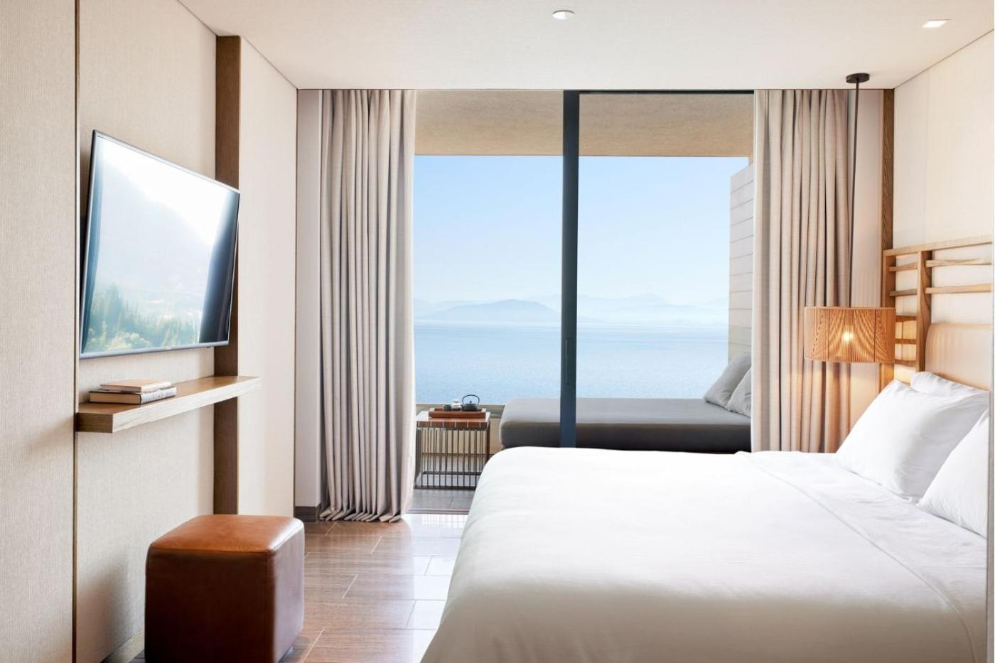 Grand, Bay View