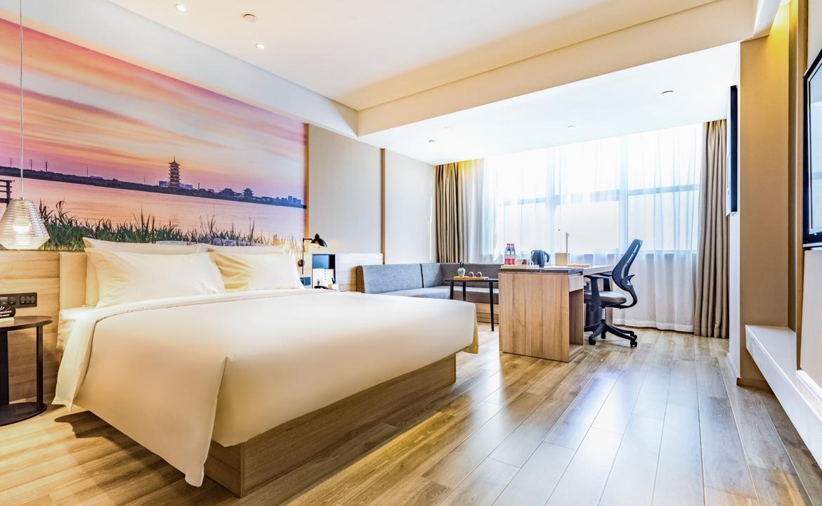 Guest Room, Executive, King and Queen Bed