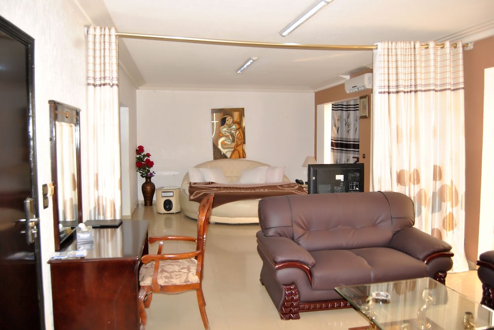 Riviera Hotel Benin 29/42