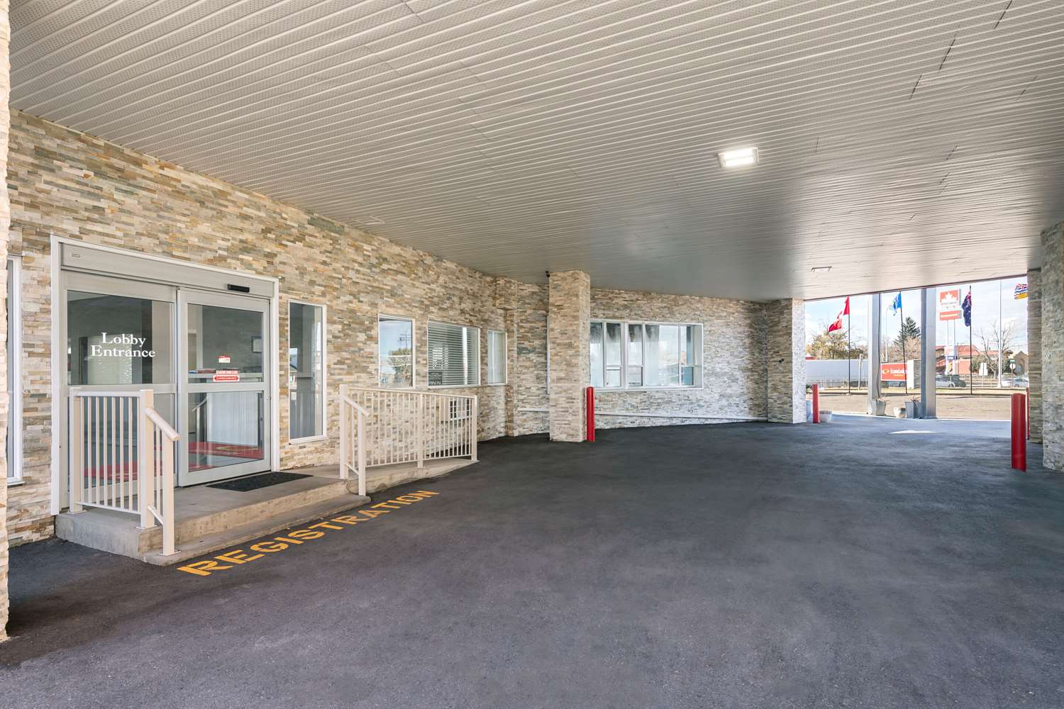 Econo Lodge Inn & Suites Medicine Hat Highway 1 12/14