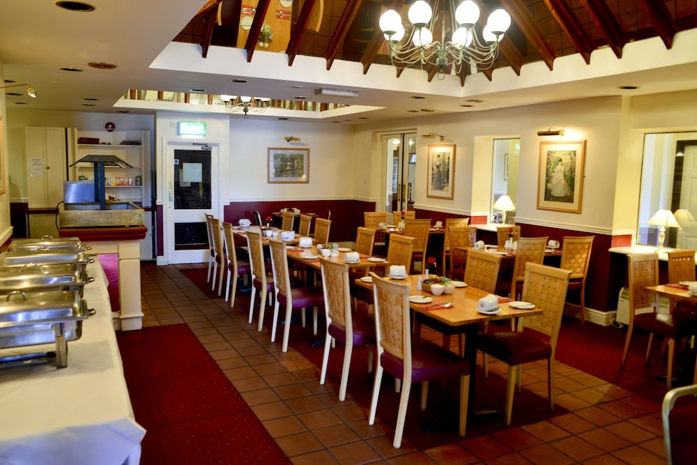 The County Hotel 47/62