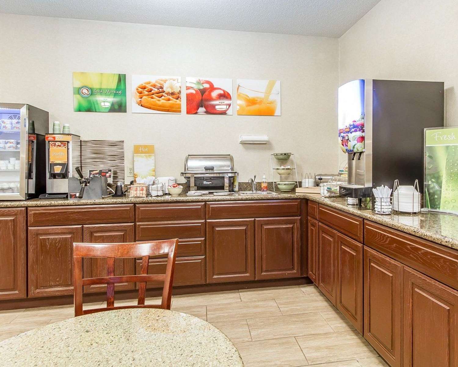 Quality Inn & Suites Eau Claire University Area 25/27
