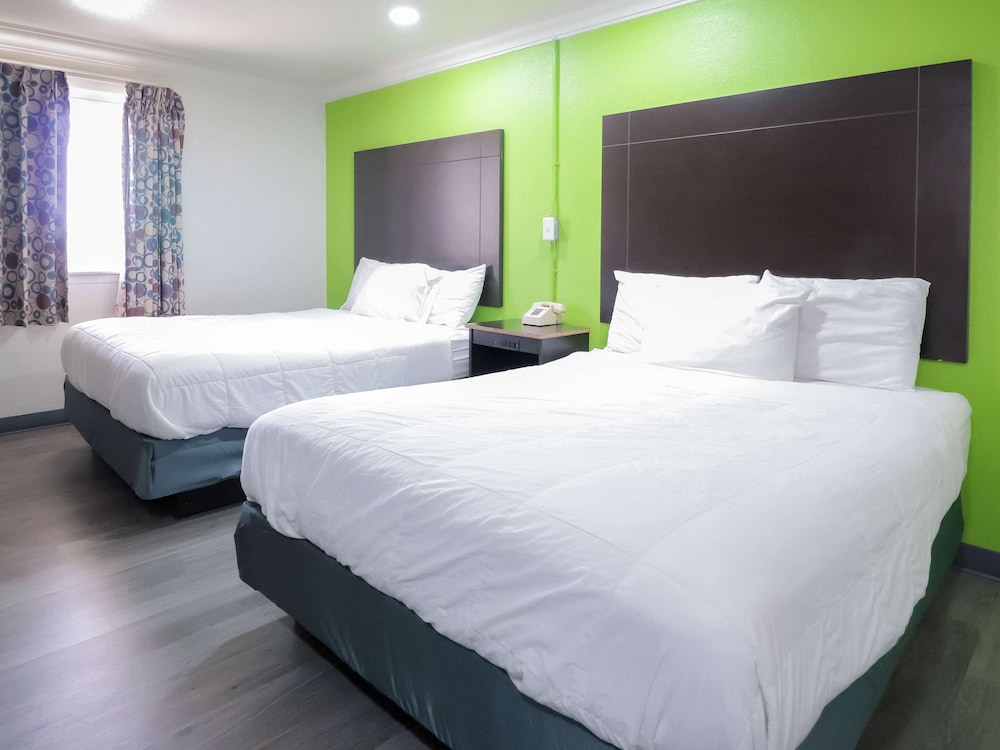 Rodeway Inn San Antonio Lackland AFB - SeaWorld 24/66