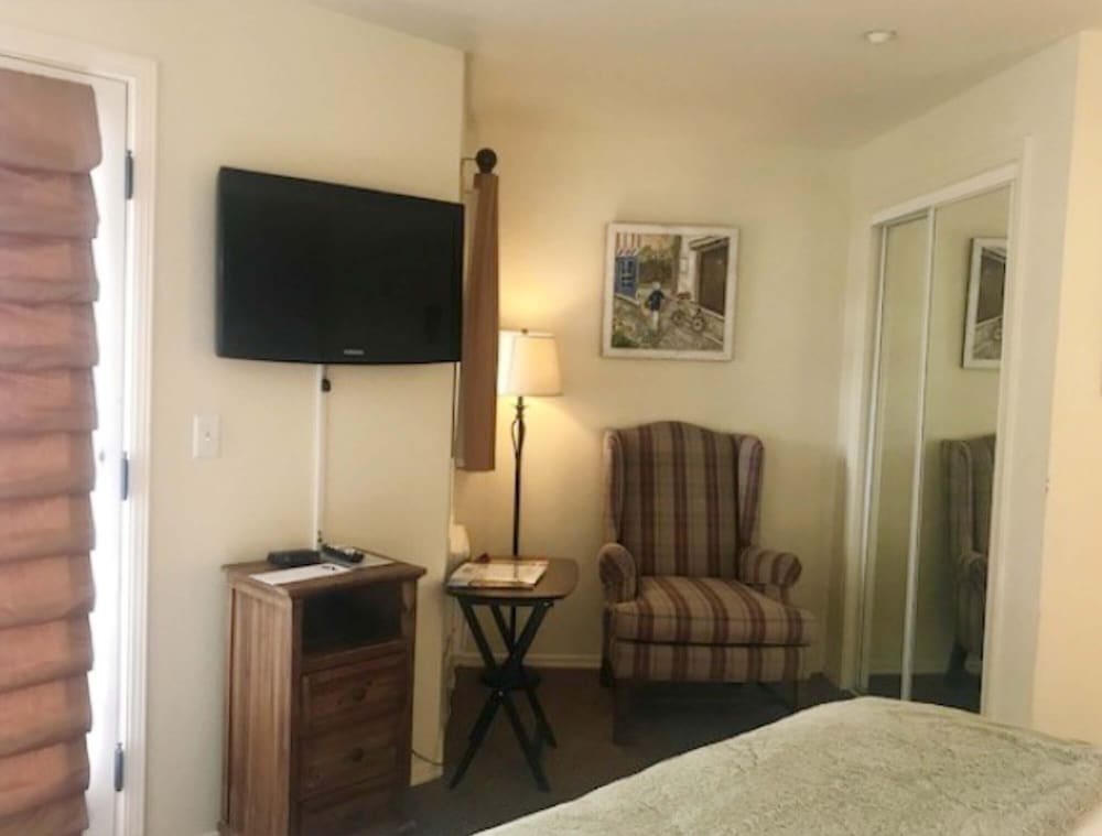 Back Bay Inn 24/50