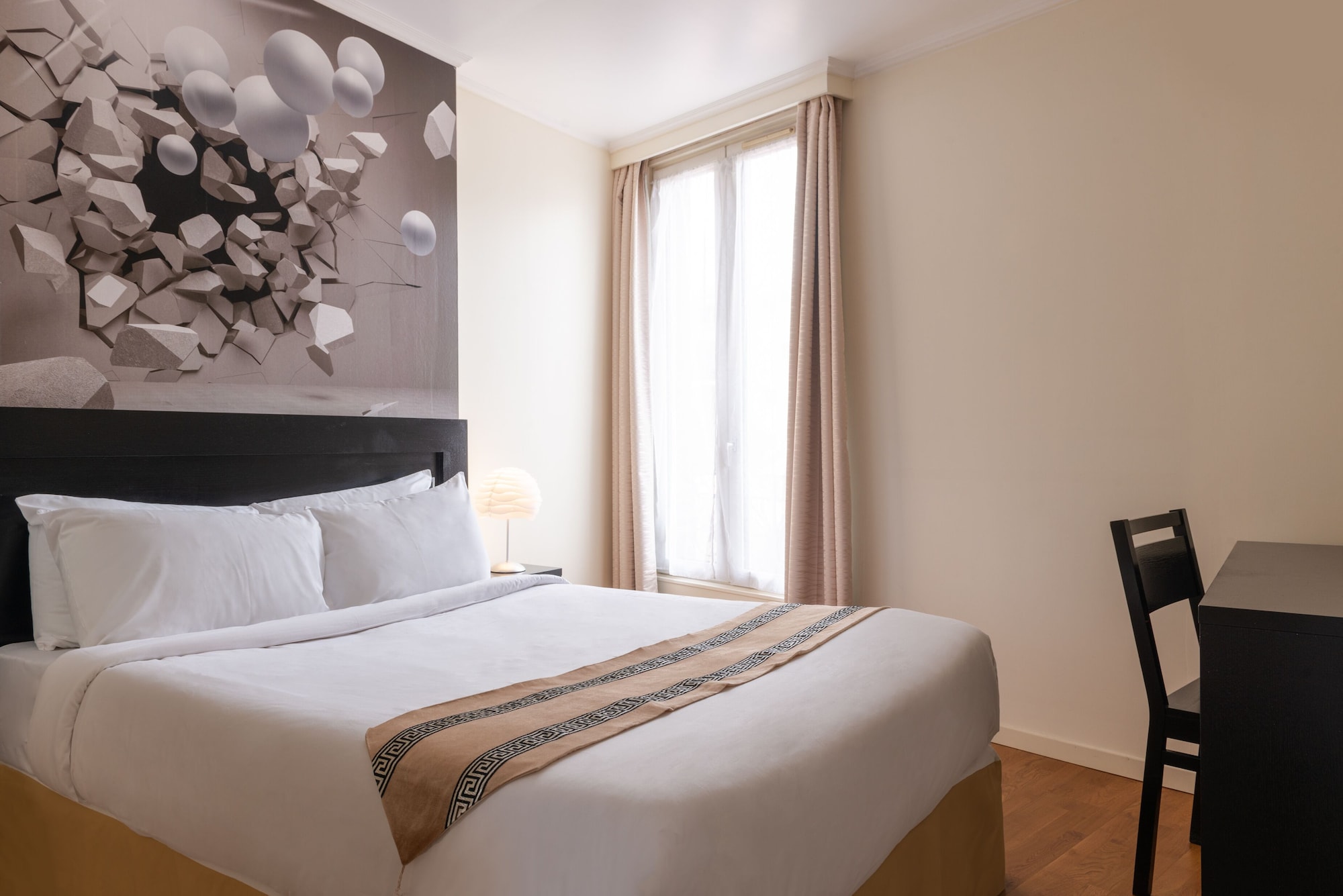 ROOM, SINGLE