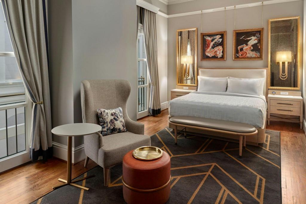 Atrium, Guest Room, King Bed, Atrium View