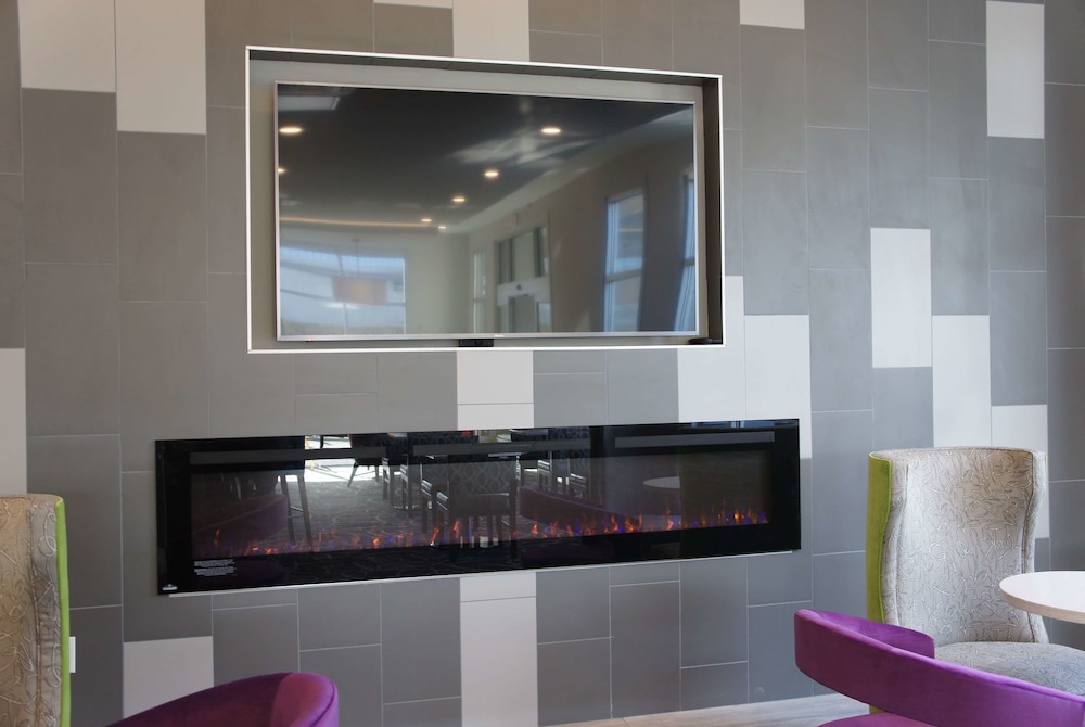 La Quinta Inn Suites By Wyndham Mobile 34/70