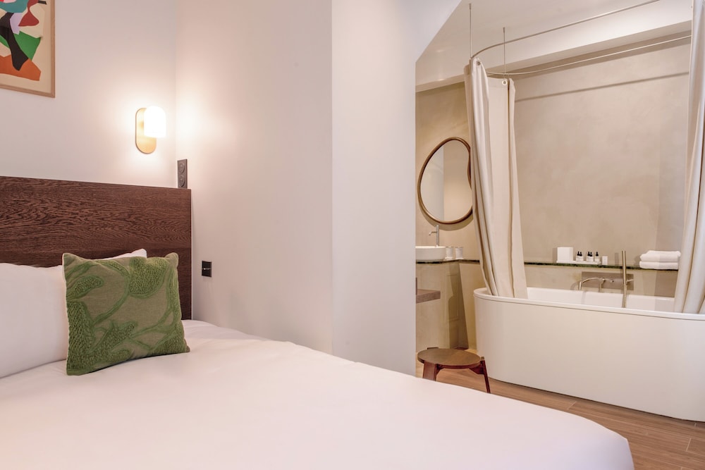 SIGNATURE, DOUBLE BED