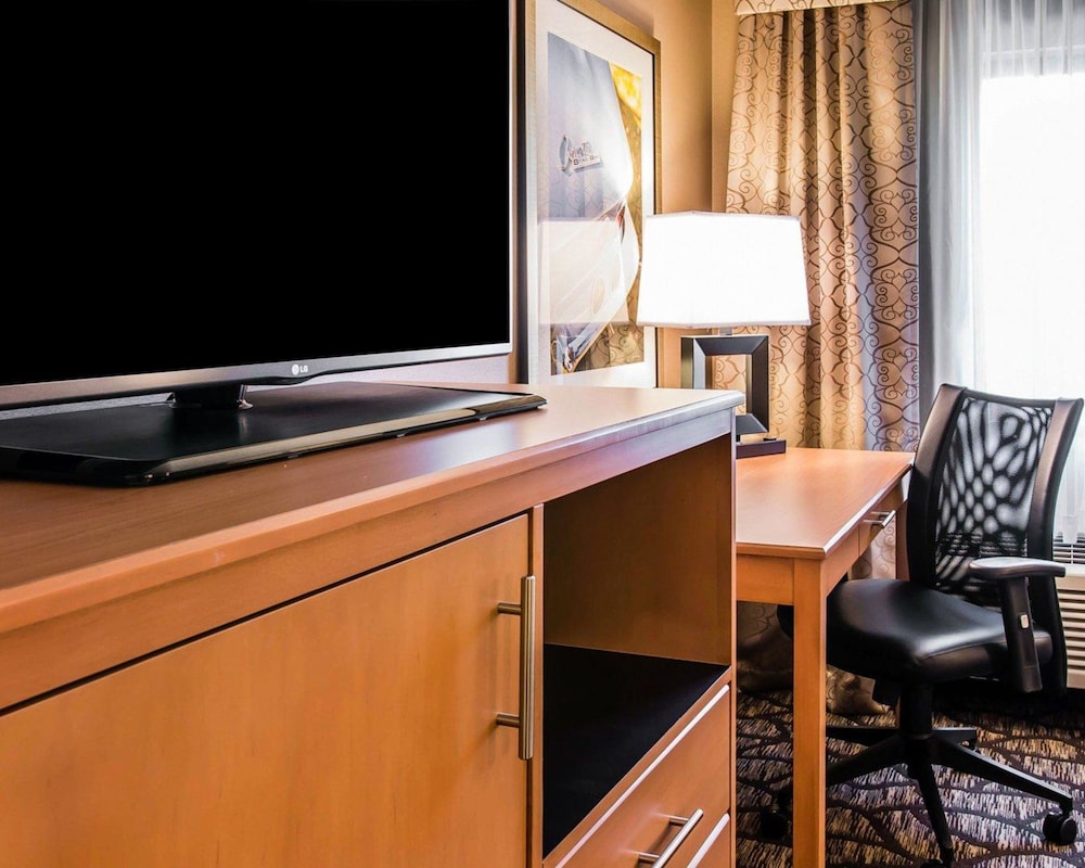 Quality Inn & Suites Warren - Detroit 38/43