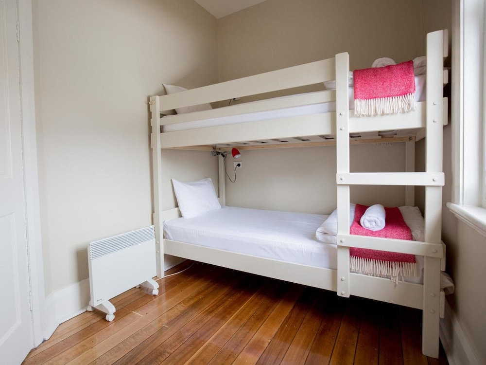 Montacute Boutique Bunkhouse 4/25