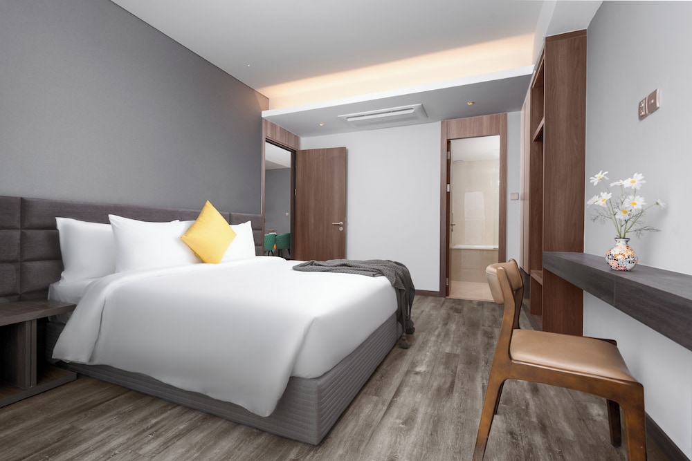 2 Bedrooms, Executive, Suite, King and Queen Bed, City or River View