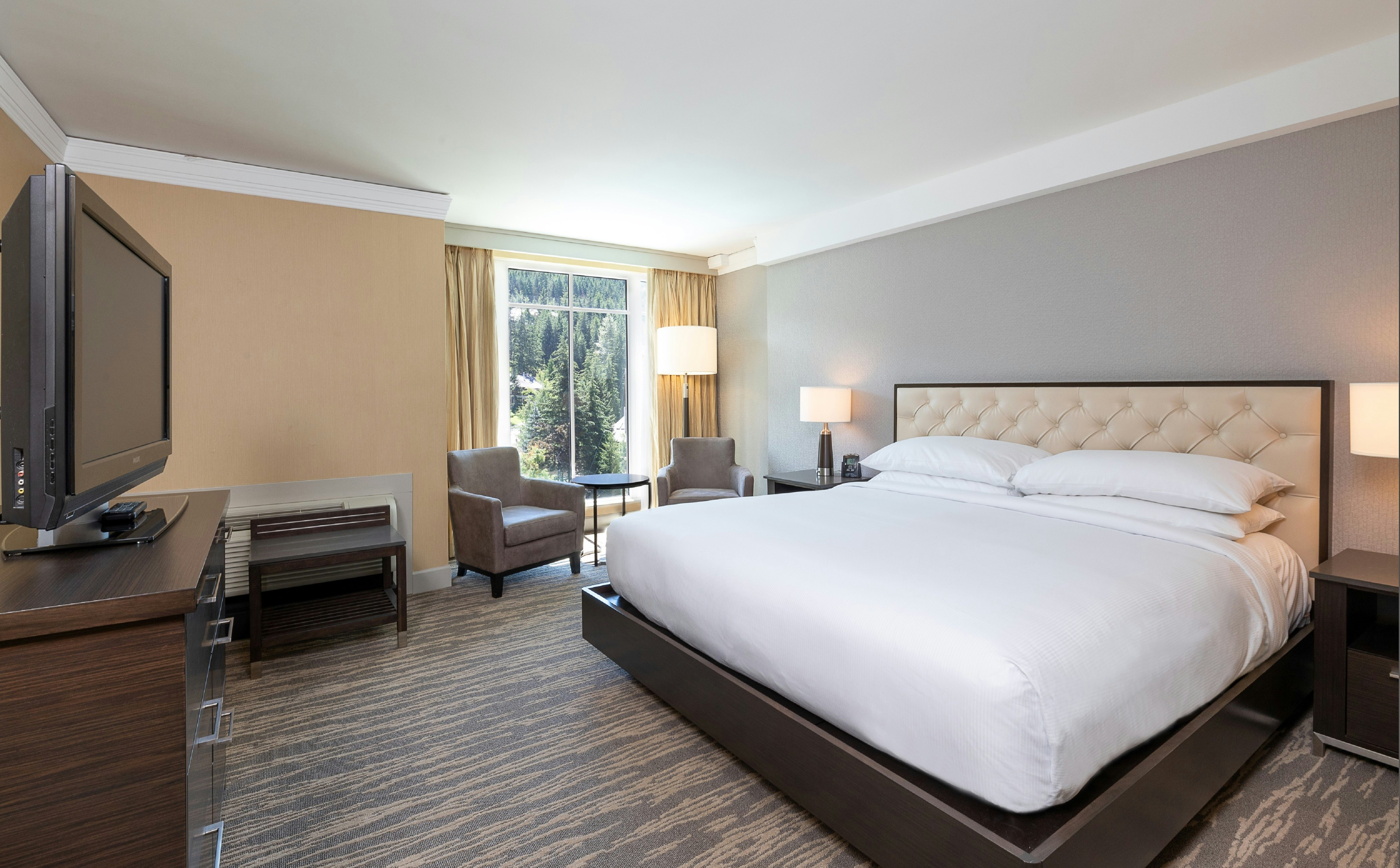 2 Bedrooms, Suite, 2 Bathrooms