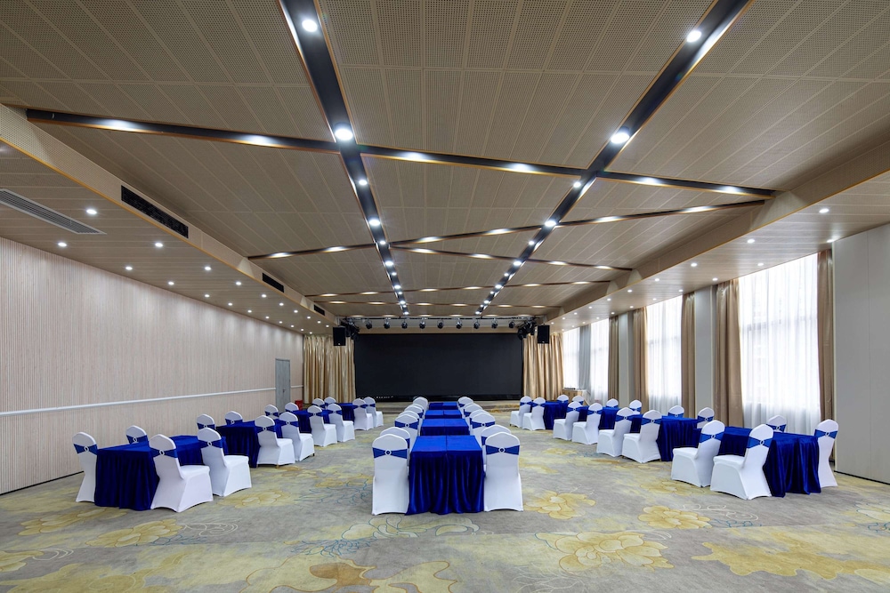 Microtel by Wyndham Miluo Downtown Hotel 10/15
