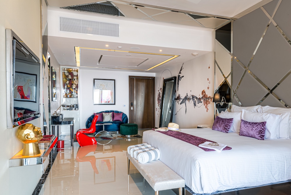 ULTRA, SUITE, 2 DOUBLE BEDS, SOUTH WING