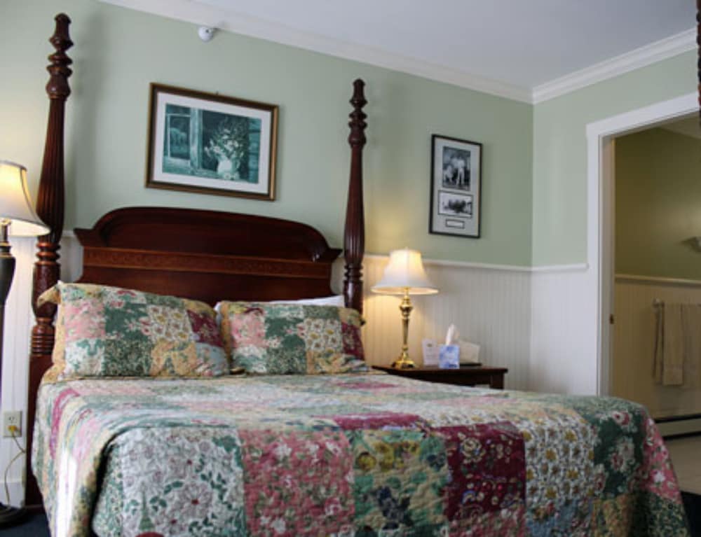 Kearsarge Inn 10/48