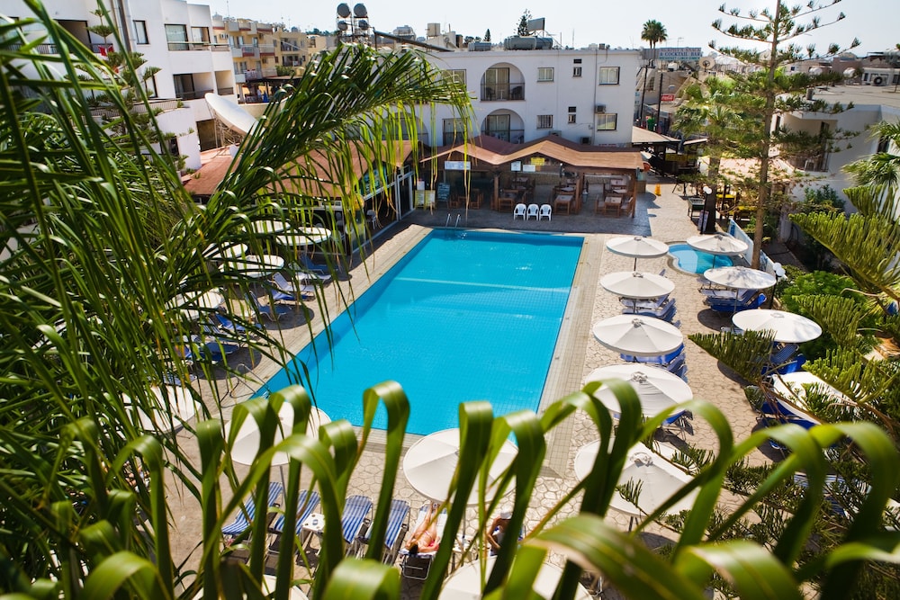 Christabelle Hotel Apartments 30/38