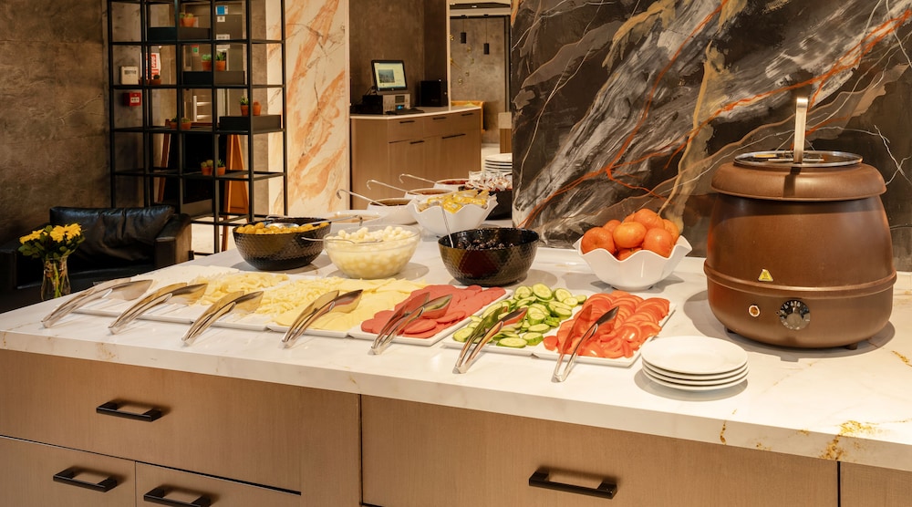 Orya Hotel 57/63