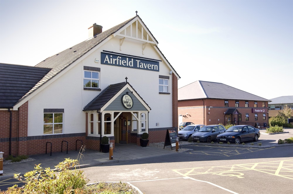 Premier Inn Yeovil Airfield 24/27