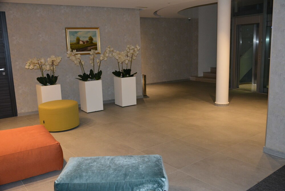 MONTEVERDE HOTEL 40/64
