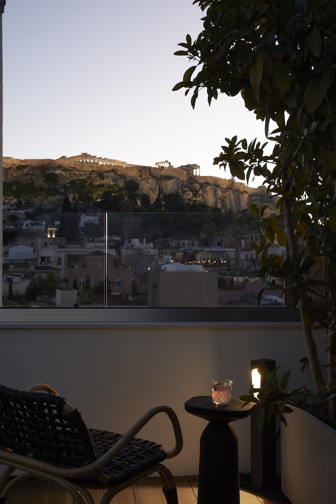 Woo Suites 57/62