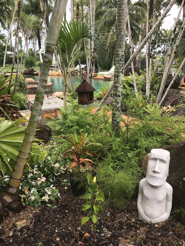 Colonial Palms Motor Inn 34/67
