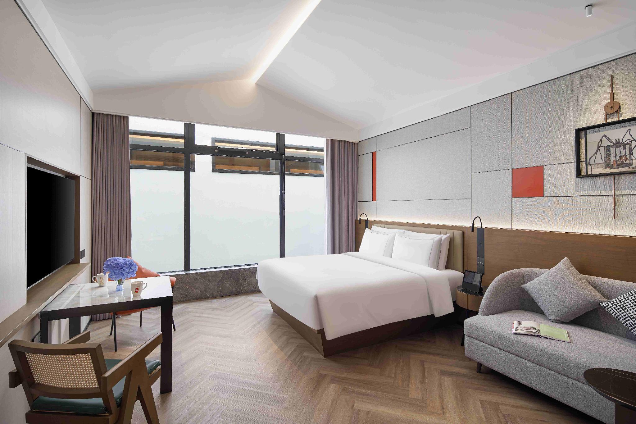 Superior, King Bed
