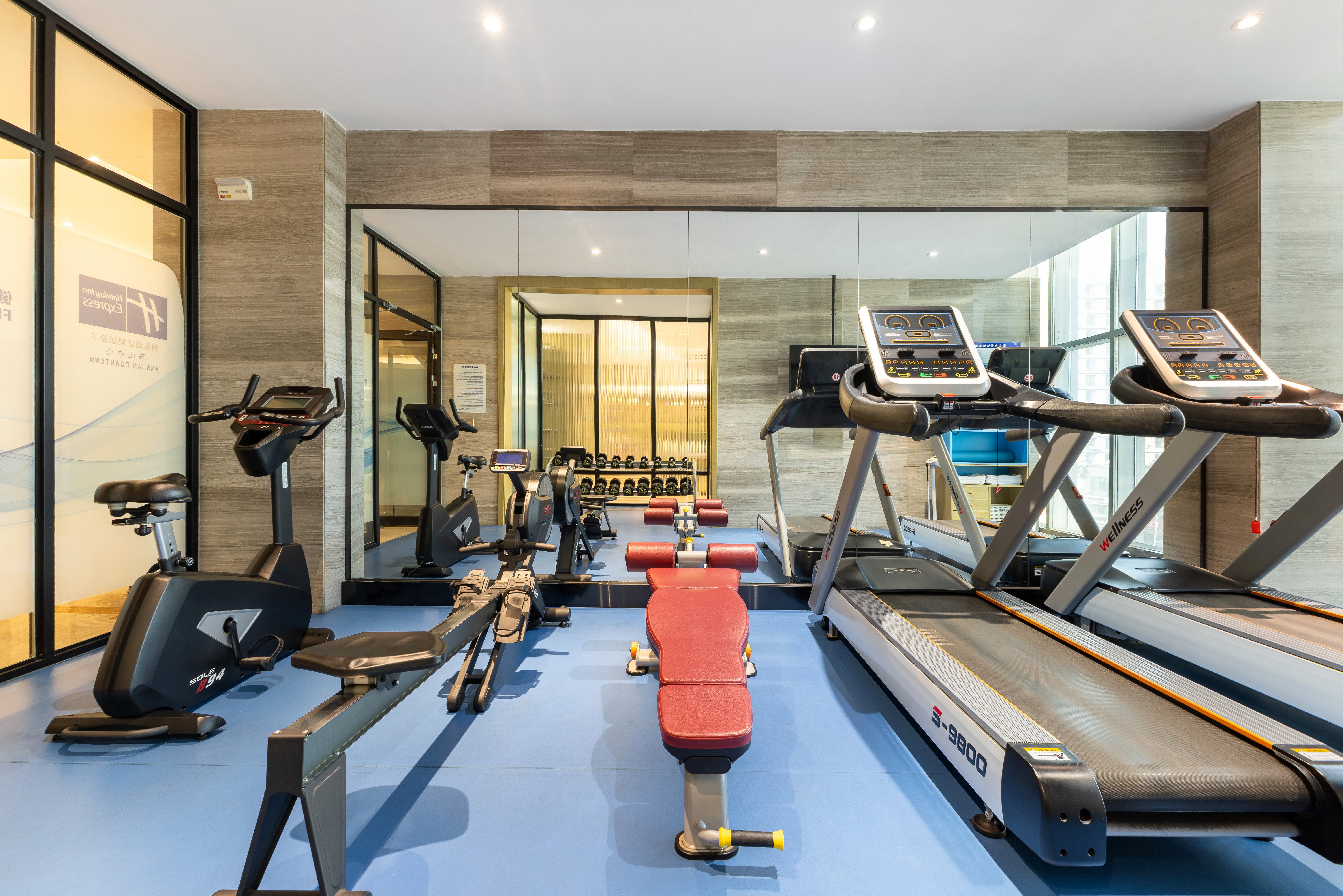 Holiday Inn Express Anshan Downtown 39/74