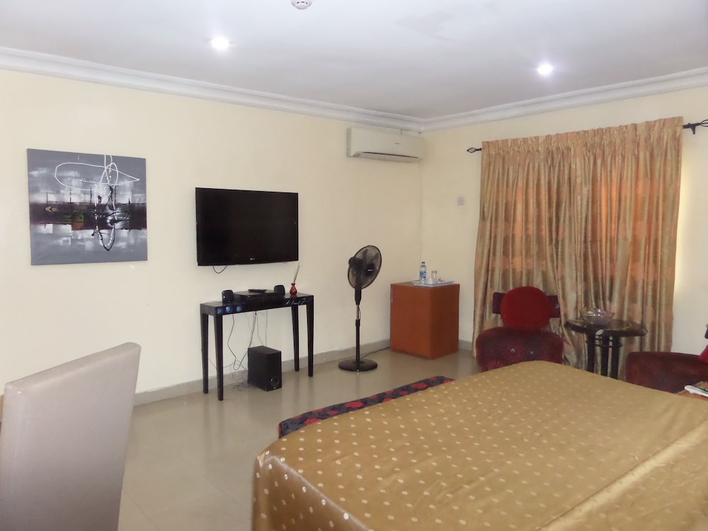 Adna Hotel 40/50
