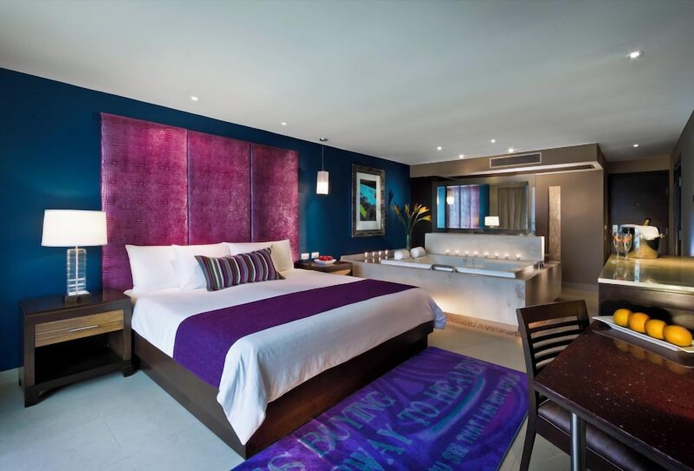 DIAMOND, CLASSIC, KING BED, OCEAN VIEW