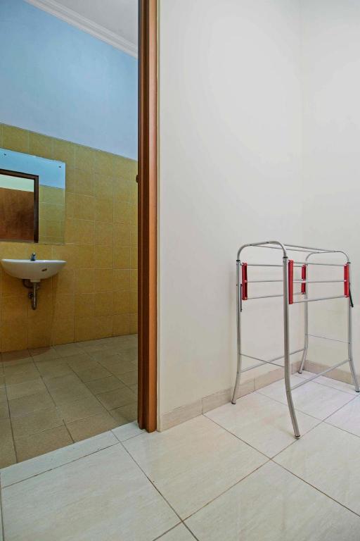 Reddoorz Near Mercu Buana University 55/55