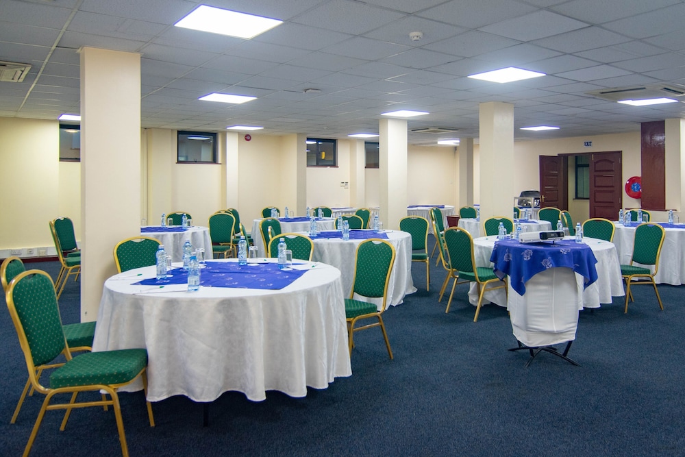 Jacaranda Nairobi Hotel 50/59