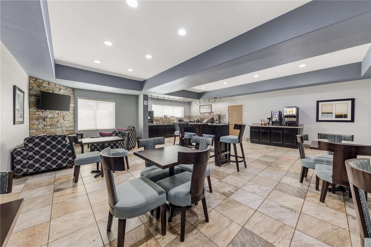 Best Western Plus Sand Bass Inn & Suites 40/52