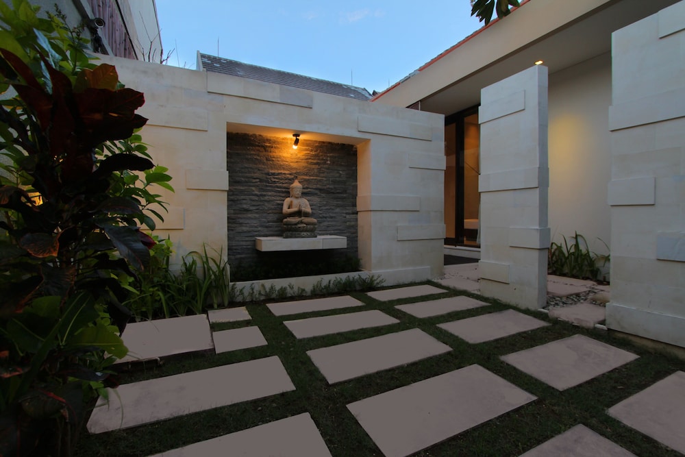 Sudha Villa Bali Baik-Baik 45/50