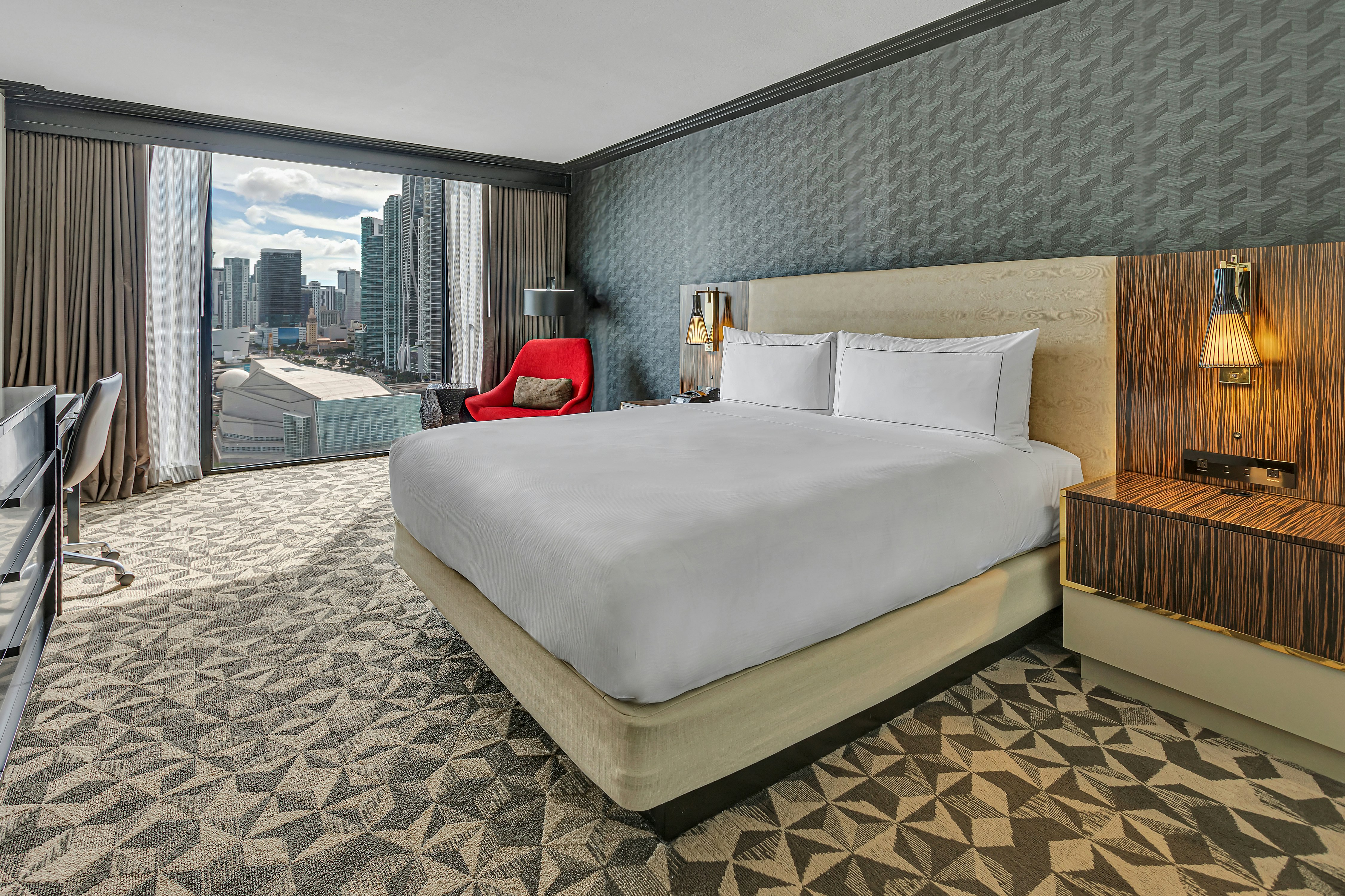 ROOM, KING BED