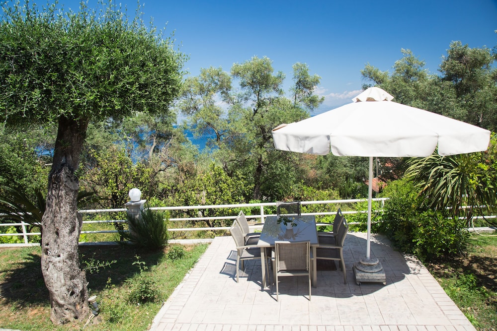 Brentanos Apartments - View Of Paradise 34/50