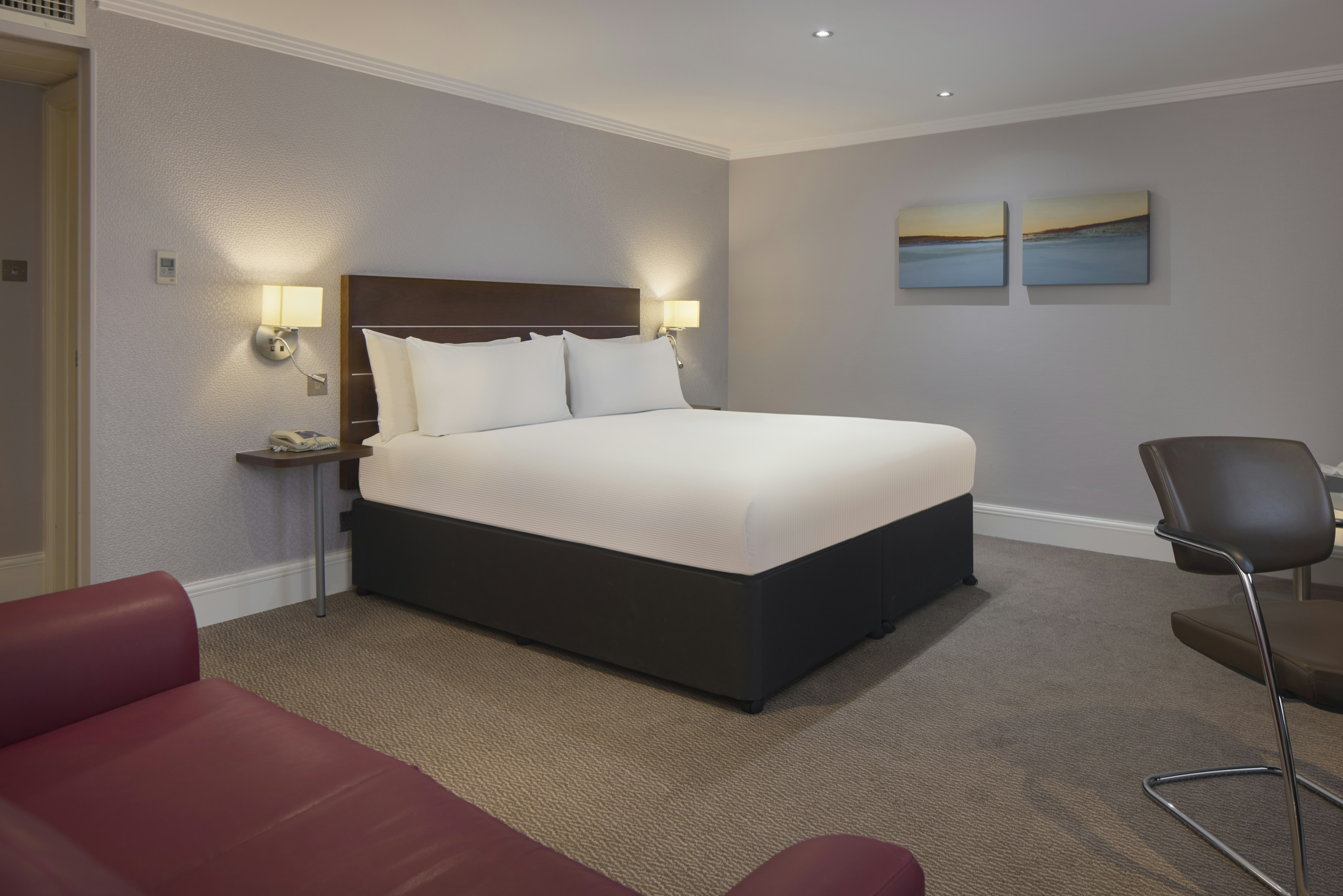DELUXE, KING BED