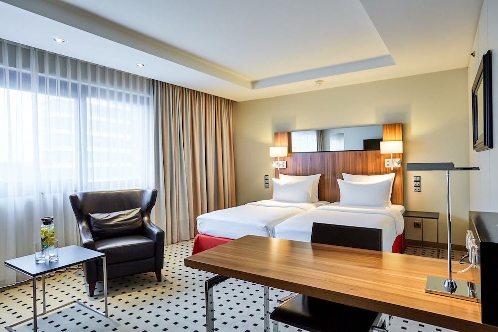 غرفة قياسية بسريرين منفصلين، Radisson Blu Conference Hotel, Dusseldorf 2/6