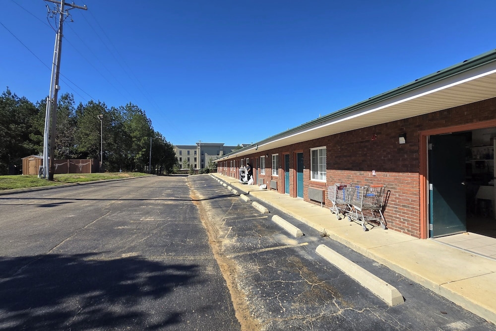 Deerfield Inn McComb I-55 40/49