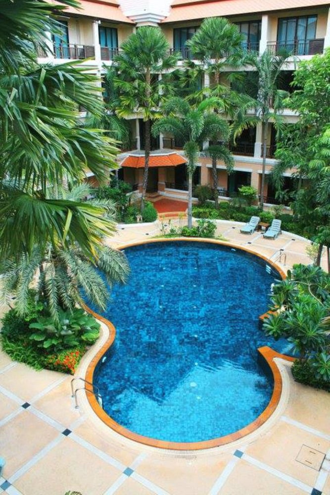 Lecasa Bangsaen Hotel 24/37