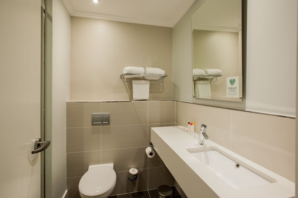 City Lodge Pinelands 8/38