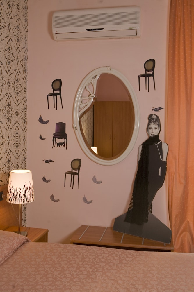 HOTEL CINE HOLIDAY photo3