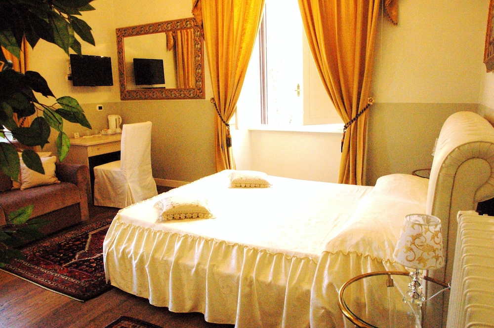 ROOM, TRIPLE