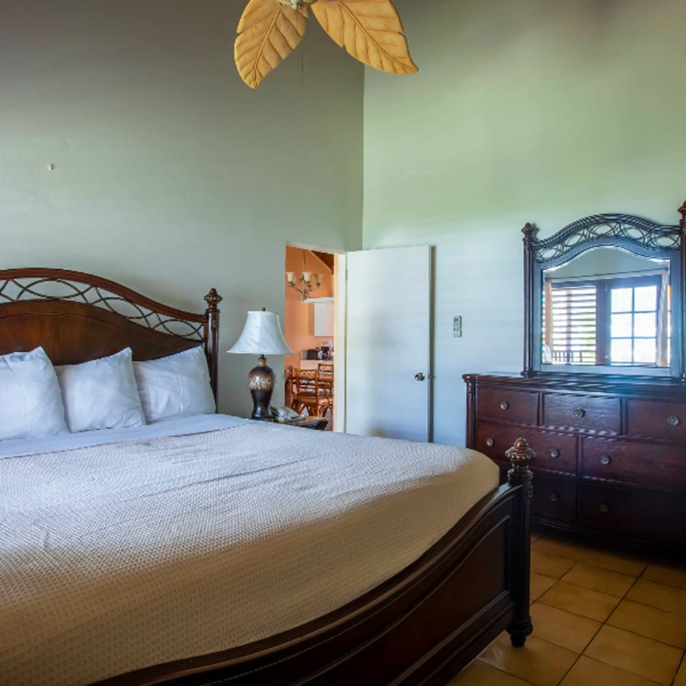 Village Cay 14/41