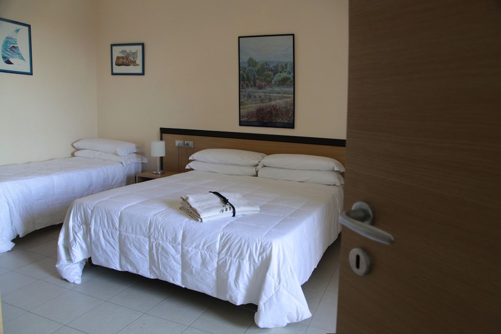 غرفة كلاسيكية ثلاثية بسرير فردي لذوي الإعاقة، Club Azzurro Hotel & Resort 3/4
