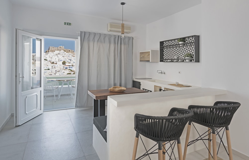 Anatoli Luxury Studios & Suites 13/50