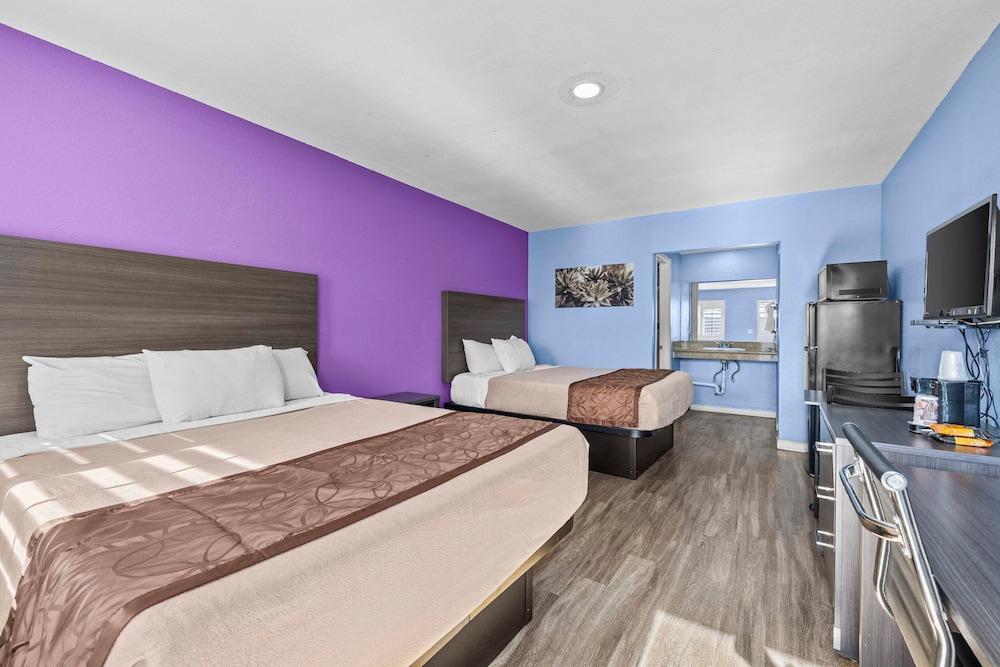 Superior, Single, 2 Queen Beds