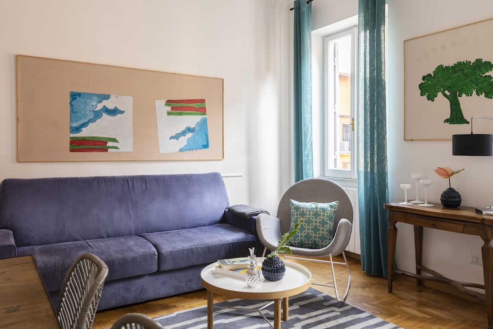 Rome Accommodation Condotti with terrace 24/50
