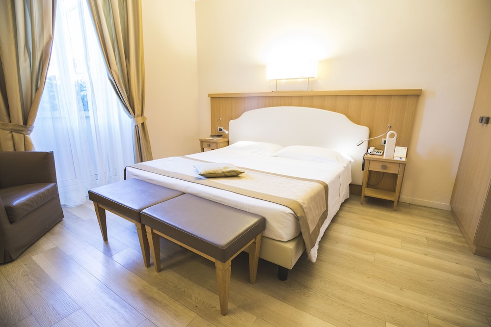 Hotel Sirmione E Promessi Sposi 29/69